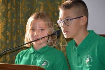 Luna y Dahelire claman por la paz en el mundo desde el Pleno de Telde (Foto TA)